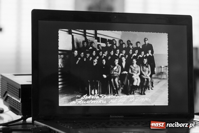 Zdjęcie w galerii na portalu naszraciborz.pl: Chwile wspomnień i łzy wzruszeń - rudnicka szkoła ma 50 lat  wiadomości z regionu