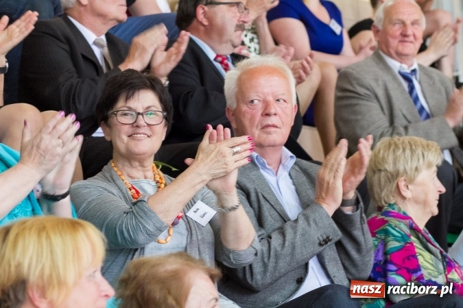 Zdjęcie w galerii na portalu naszraciborz.pl: Chwile wspomnień i łzy wzruszeń - rudnicka szkoła ma 50 lat  wiadomości z regionu