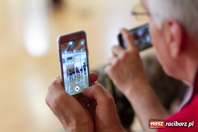 Zdjęcie w galerii na portalu naszraciborz.pl: Chwile wspomnień i łzy wzruszeń - rudnicka szkoła ma 50 lat  wiadomości z regionu