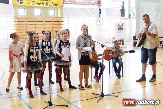 Zdjęcie w galerii na portalu naszraciborz.pl: Chwile wspomnień i łzy wzruszeń - rudnicka szkoła ma 50 lat  wiadomości z regionu