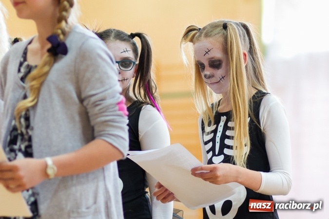 Zdjęcie w galerii na portalu naszraciborz.pl: Chwile wspomnień i łzy wzruszeń - rudnicka szkoła ma 50 lat  wiadomości z regionu