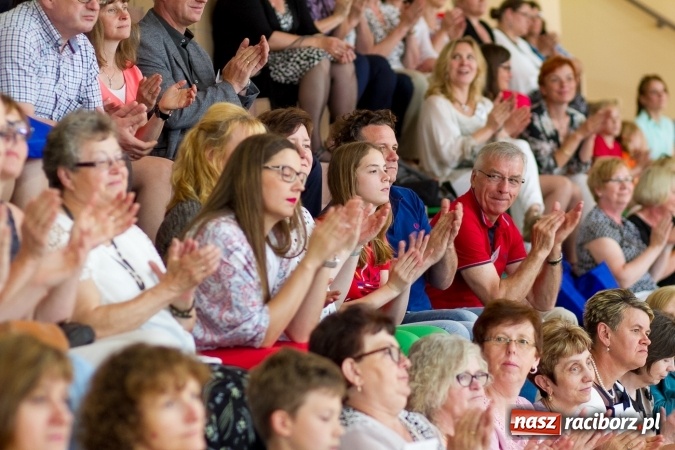 Zdjęcie w galerii na portalu naszraciborz.pl: Chwile wspomnień i łzy wzruszeń - rudnicka szkoła ma 50 lat  wiadomości z regionu