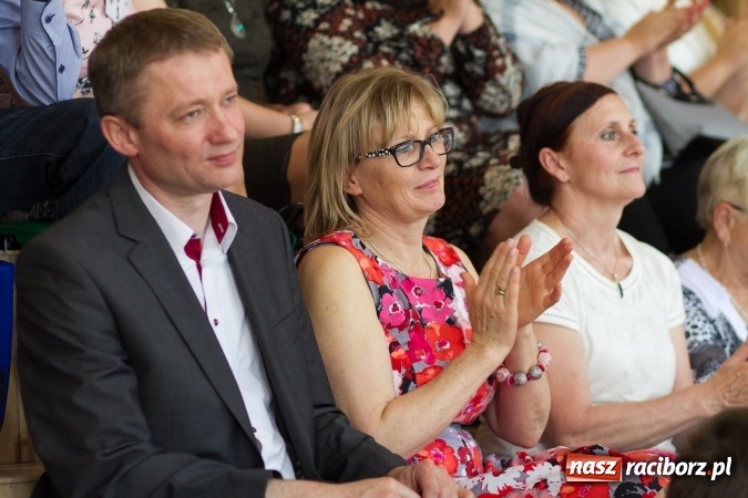 Zdjęcie w galerii na portalu naszraciborz.pl: Chwile wspomnień i łzy wzruszeń - rudnicka szkoła ma 50 lat  wiadomości z regionu