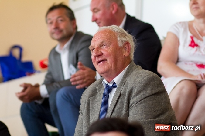 Zdjęcie w galerii na portalu naszraciborz.pl: Chwile wspomnień i łzy wzruszeń - rudnicka szkoła ma 50 lat  wiadomości z regionu