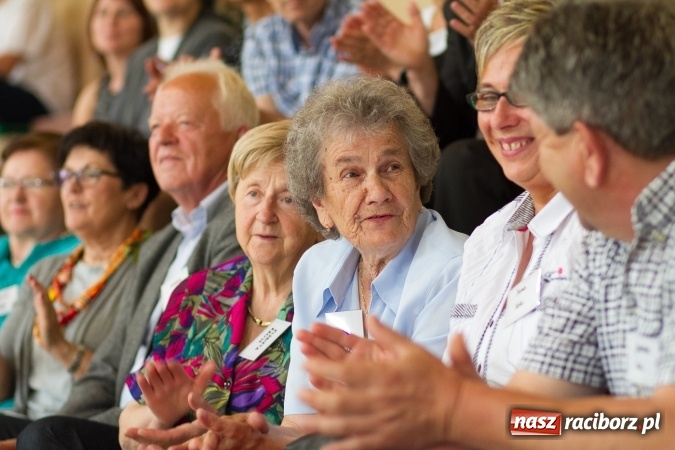 Zdjęcie w galerii na portalu naszraciborz.pl: Chwile wspomnień i łzy wzruszeń - rudnicka szkoła ma 50 lat  wiadomości z regionu