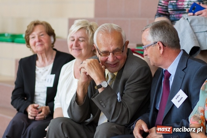 Zdjęcie w galerii na portalu naszraciborz.pl: Chwile wspomnień i łzy wzruszeń - rudnicka szkoła ma 50 lat  wiadomości z regionu
