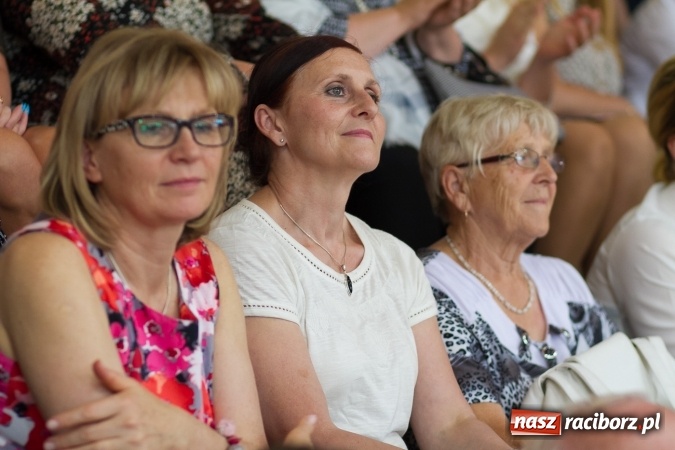 Zdjęcie w galerii na portalu naszraciborz.pl: Chwile wspomnień i łzy wzruszeń - rudnicka szkoła ma 50 lat  wiadomości z regionu