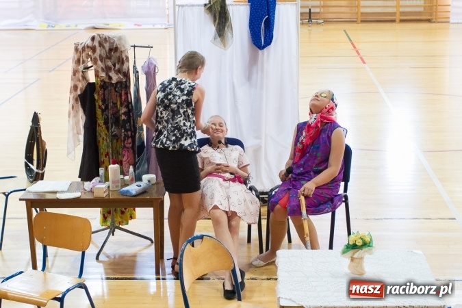 Zdjęcie w galerii na portalu naszraciborz.pl: Chwile wspomnień i łzy wzruszeń - rudnicka szkoła ma 50 lat  wiadomości z regionu