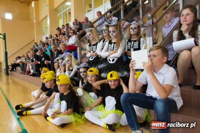 Zdjęcie w galerii na portalu naszraciborz.pl: Chwile wspomnień i łzy wzruszeń - rudnicka szkoła ma 50 lat  wiadomości z regionu