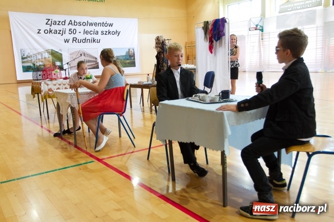 Zdjęcie w galerii na portalu naszraciborz.pl: Chwile wspomnień i łzy wzruszeń - rudnicka szkoła ma 50 lat  wiadomości z regionu