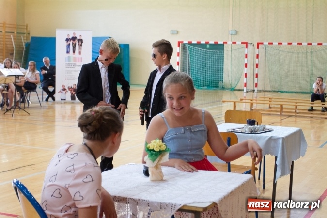 Zdjęcie w galerii na portalu naszraciborz.pl: Chwile wspomnień i łzy wzruszeń - rudnicka szkoła ma 50 lat  wiadomości z regionu