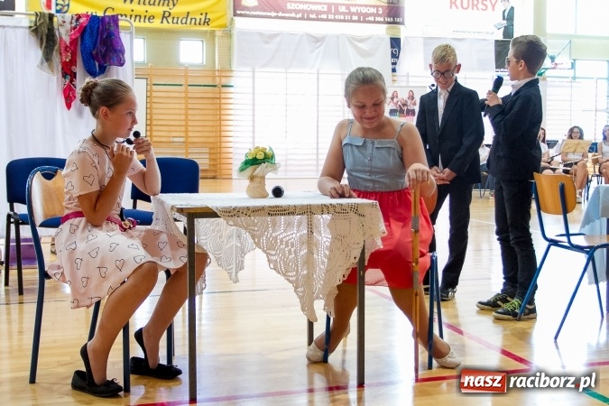 Zdjęcie w galerii na portalu naszraciborz.pl: Chwile wspomnień i łzy wzruszeń - rudnicka szkoła ma 50 lat  wiadomości z regionu