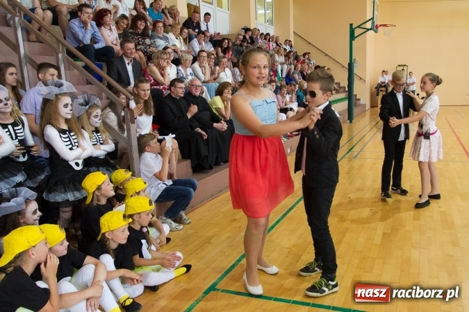 Zdjęcie w galerii na portalu naszraciborz.pl: Chwile wspomnień i łzy wzruszeń - rudnicka szkoła ma 50 lat  wiadomości z regionu