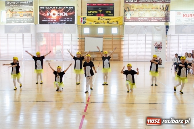 Zdjęcie w galerii na portalu naszraciborz.pl: Chwile wspomnień i łzy wzruszeń - rudnicka szkoła ma 50 lat  wiadomości z regionu