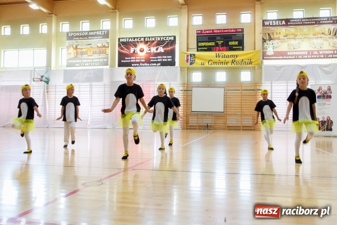 Zdjęcie w galerii na portalu naszraciborz.pl: Chwile wspomnień i łzy wzruszeń - rudnicka szkoła ma 50 lat  wiadomości z regionu