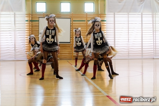 Zdjęcie w galerii na portalu naszraciborz.pl: Chwile wspomnień i łzy wzruszeń - rudnicka szkoła ma 50 lat  wiadomości z regionu