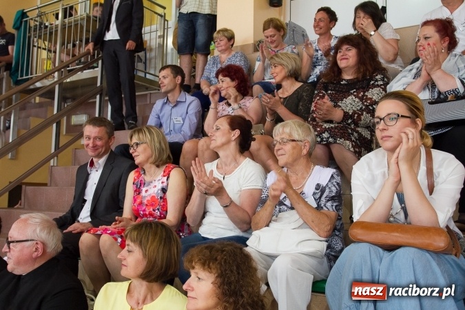 Zdjęcie w galerii na portalu naszraciborz.pl: Chwile wspomnień i łzy wzruszeń - rudnicka szkoła ma 50 lat  wiadomości z regionu