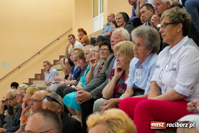Zdjęcie w galerii na portalu naszraciborz.pl: Chwile wspomnień i łzy wzruszeń - rudnicka szkoła ma 50 lat  wiadomości z regionu