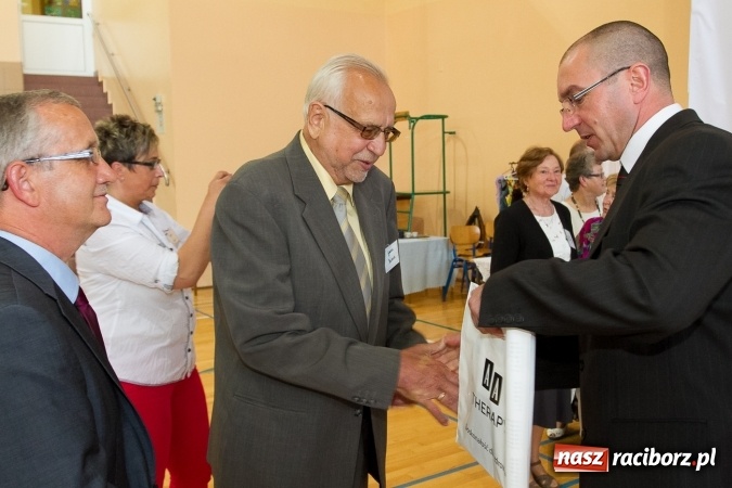 Zdjęcie w galerii na portalu naszraciborz.pl: Chwile wspomnień i łzy wzruszeń - rudnicka szkoła ma 50 lat  wiadomości z regionu
