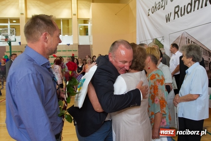 Zdjęcie w galerii na portalu naszraciborz.pl: Chwile wspomnień i łzy wzruszeń - rudnicka szkoła ma 50 lat  wiadomości z regionu