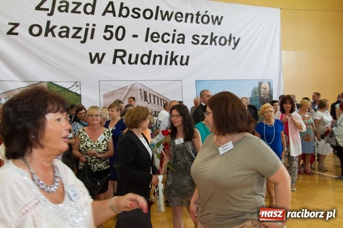 Zdjęcie w galerii na portalu naszraciborz.pl: Chwile wspomnień i łzy wzruszeń - rudnicka szkoła ma 50 lat  wiadomości z regionu