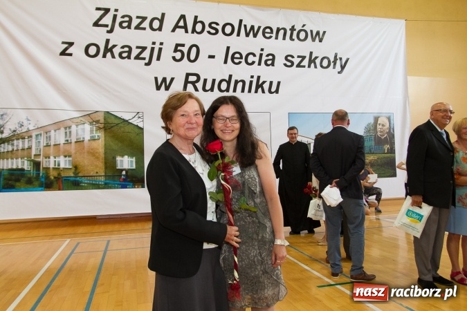 Zdjęcie w galerii na portalu naszraciborz.pl: Chwile wspomnień i łzy wzruszeń - rudnicka szkoła ma 50 lat  wiadomości z regionu