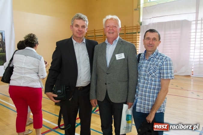 Zdjęcie w galerii na portalu naszraciborz.pl: Chwile wspomnień i łzy wzruszeń - rudnicka szkoła ma 50 lat  wiadomości z regionu