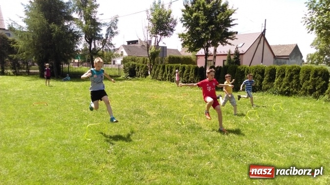 Zdjęcie w galerii na portalu naszraciborz.pl: Zumba z Manuelą i inne atrakcje. Dzień Dziecka w szkole i przedszkolu w Sudole  wiadomości z regionu