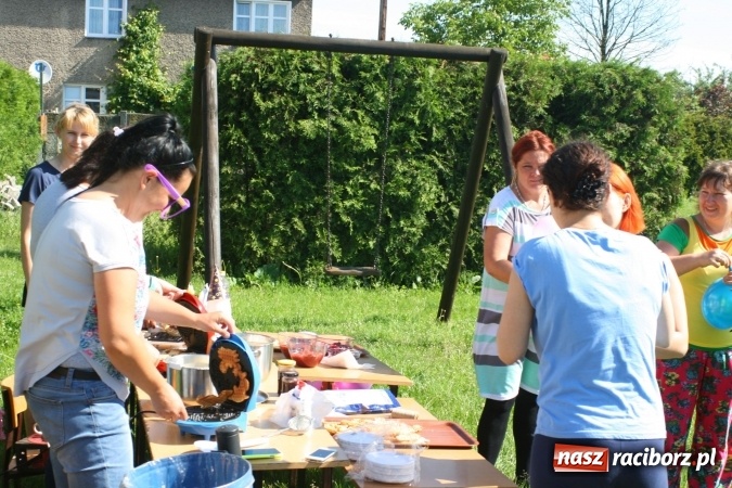 Zdjęcie w galerii na portalu naszraciborz.pl: Zumba z Manuelą i inne atrakcje. Dzień Dziecka w szkole i przedszkolu w Sudole  wiadomości z regionu