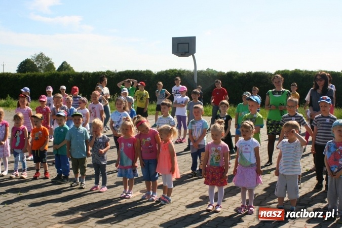 Zdjęcie w galerii na portalu naszraciborz.pl: Zumba z Manuelą i inne atrakcje. Dzień Dziecka w szkole i przedszkolu w Sudole  wiadomości z regionu