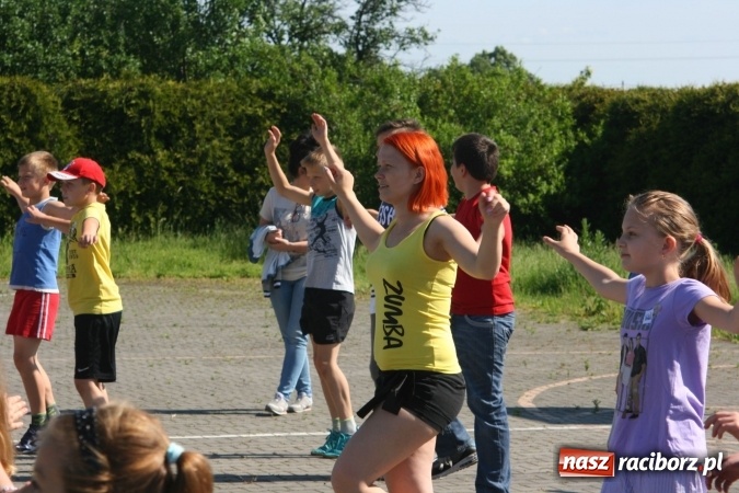 Zdjęcie w galerii na portalu naszraciborz.pl: Zumba z Manuelą i inne atrakcje. Dzień Dziecka w szkole i przedszkolu w Sudole  wiadomości z regionu