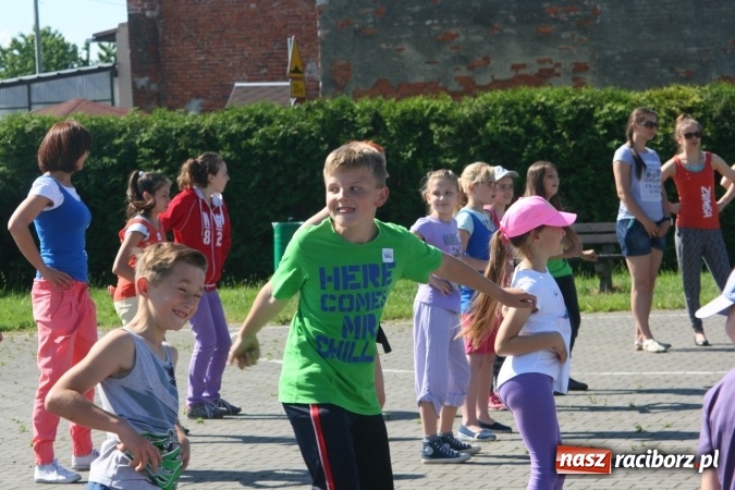 Zdjęcie w galerii na portalu naszraciborz.pl: Zumba z Manuelą i inne atrakcje. Dzień Dziecka w szkole i przedszkolu w Sudole  wiadomości z regionu