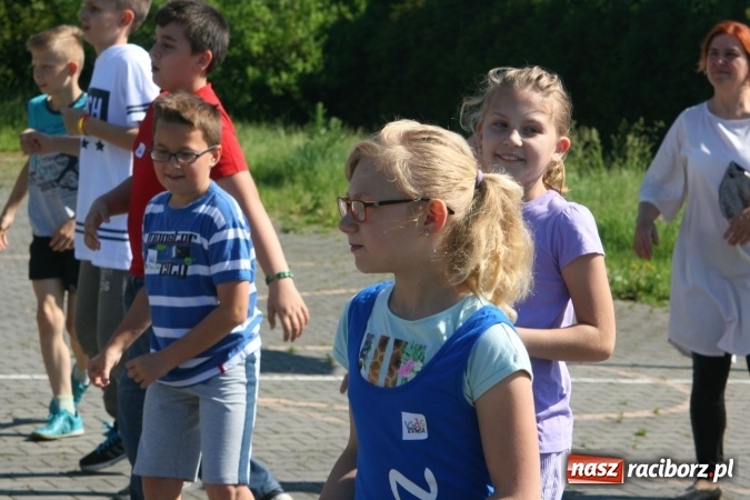 Zdjęcie w galerii na portalu naszraciborz.pl: Zumba z Manuelą i inne atrakcje. Dzień Dziecka w szkole i przedszkolu w Sudole  wiadomości z regionu