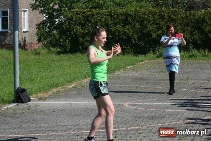 Zdjęcie w galerii na portalu naszraciborz.pl: Zumba z Manuelą i inne atrakcje. Dzień Dziecka w szkole i przedszkolu w Sudole  wiadomości z regionu