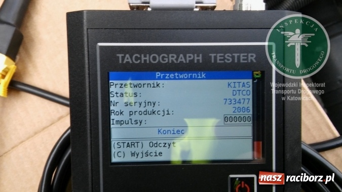 Zdjęcie w galerii na portalu naszraciborz.pl: Grecki pojazd jak z Hollywood. Pomylił drogę z planem filmowym wiadomości z regionu