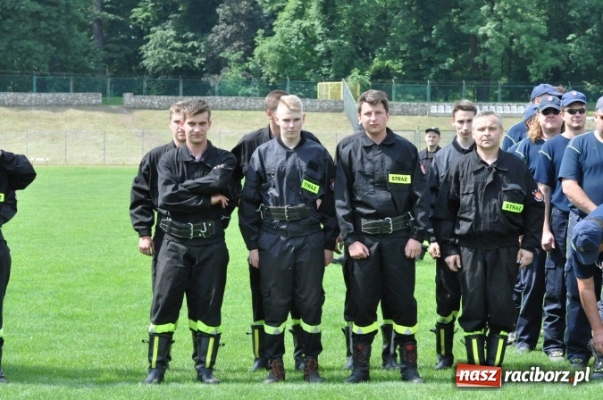 Zdjęcie w galerii na portalu naszraciborz.pl: Strażacy ochotnicy z Raciborza rywalizują na stadionie OSiR. Stawką Puchar Prezydenta wiadomości z regionu