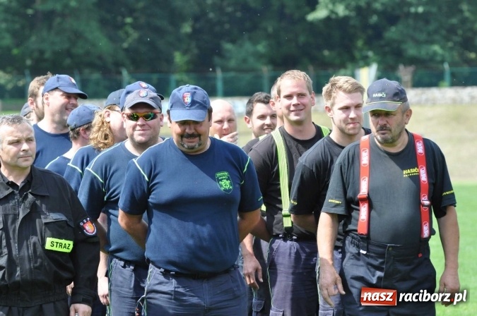 Zdjęcie w galerii na portalu naszraciborz.pl: Strażacy ochotnicy z Raciborza rywalizują na stadionie OSiR. Stawką Puchar Prezydenta wiadomości z regionu