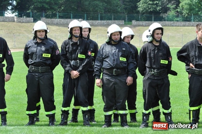 Zdjęcie w galerii na portalu naszraciborz.pl: Strażacy ochotnicy z Raciborza rywalizują na stadionie OSiR. Stawką Puchar Prezydenta wiadomości z regionu