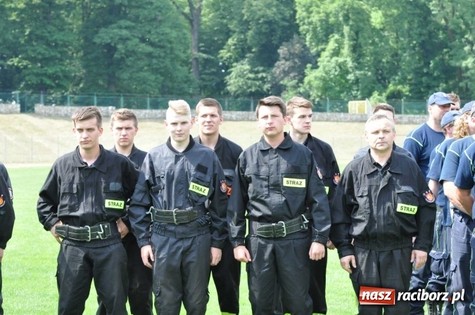 Zdjęcie w galerii na portalu naszraciborz.pl: Strażacy ochotnicy z Raciborza rywalizują na stadionie OSiR. Stawką Puchar Prezydenta wiadomości z regionu