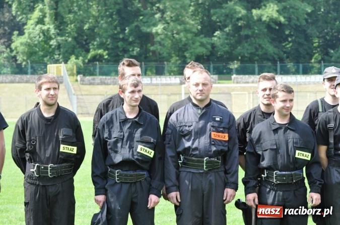 Zdjęcie w galerii na portalu naszraciborz.pl: Strażacy ochotnicy z Raciborza rywalizują na stadionie OSiR. Stawką Puchar Prezydenta wiadomości z regionu