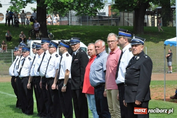 Zdjęcie w galerii na portalu naszraciborz.pl: Strażacy ochotnicy z Raciborza rywalizują na stadionie OSiR. Stawką Puchar Prezydenta wiadomości z regionu