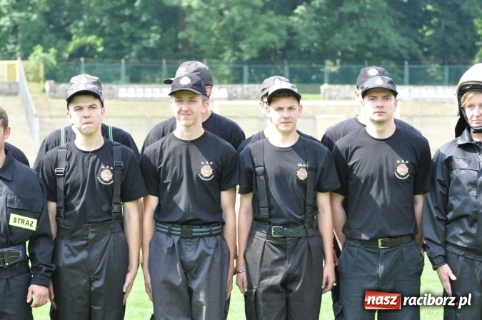 Zdjęcie w galerii na portalu naszraciborz.pl: Strażacy ochotnicy z Raciborza rywalizują na stadionie OSiR. Stawką Puchar Prezydenta wiadomości z regionu