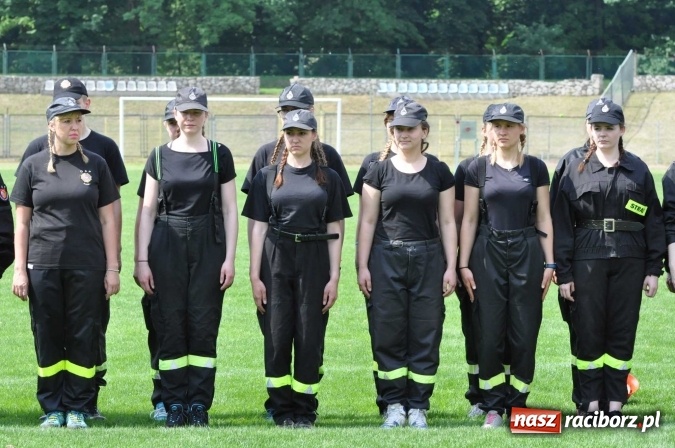 Zdjęcie w galerii na portalu naszraciborz.pl: Strażacy ochotnicy z Raciborza rywalizują na stadionie OSiR. Stawką Puchar Prezydenta wiadomości z regionu