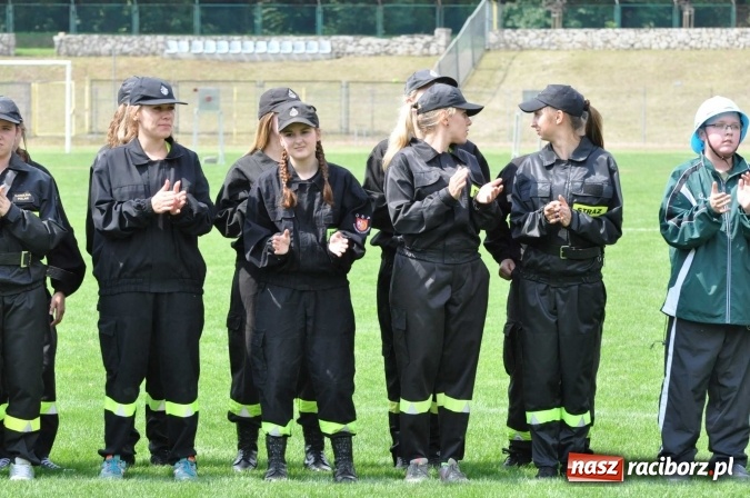 Zdjęcie w galerii na portalu naszraciborz.pl: Strażacy ochotnicy z Raciborza rywalizują na stadionie OSiR. Stawką Puchar Prezydenta wiadomości z regionu