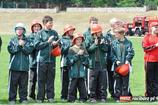 Zdjęcie w galerii na portalu naszraciborz.pl: Strażacy ochotnicy z Raciborza rywalizują na stadionie OSiR. Stawką Puchar Prezydenta wiadomości z regionu