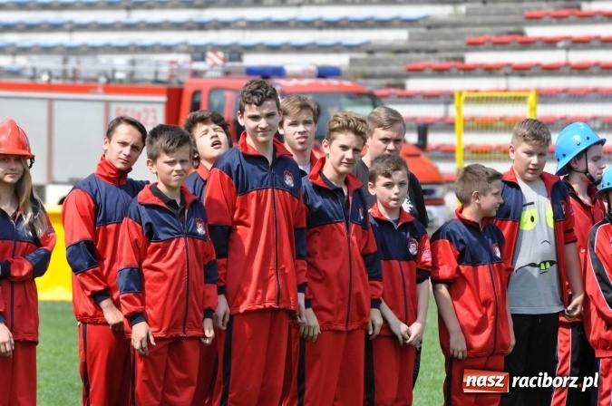 Zdjęcie w galerii na portalu naszraciborz.pl: Strażacy ochotnicy z Raciborza rywalizują na stadionie OSiR. Stawką Puchar Prezydenta wiadomości z regionu