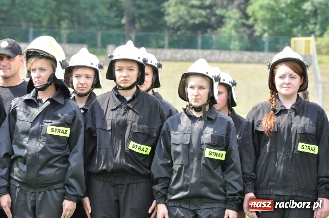 Zdjęcie w galerii na portalu naszraciborz.pl: Strażacy ochotnicy z Raciborza rywalizują na stadionie OSiR. Stawką Puchar Prezydenta wiadomości z regionu