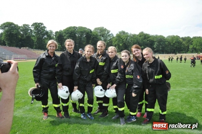 Zdjęcie w galerii na portalu naszraciborz.pl: Strażacy ochotnicy z Raciborza rywalizują na stadionie OSiR. Stawką Puchar Prezydenta wiadomości z regionu