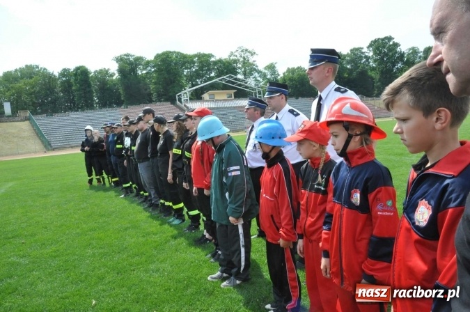 Zdjęcie w galerii na portalu naszraciborz.pl: Strażacy ochotnicy z Raciborza rywalizują na stadionie OSiR. Stawką Puchar Prezydenta wiadomości z regionu