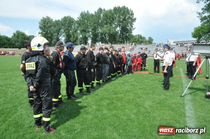 Zdjęcie w galerii na portalu naszraciborz.pl: Strażacy ochotnicy z Raciborza rywalizują na stadionie OSiR. Stawką Puchar Prezydenta wiadomości z regionu